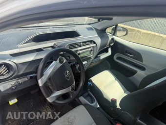 2013 Toyota Prius c Two - miniatura 14