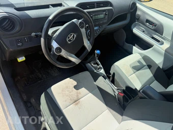 2013 Toyota Prius c Two - miniatura 23