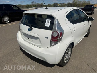 2013 Toyota Prius c Two - miniatura 5
