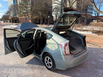 2013 Toyota Prius Four - miniatura 12