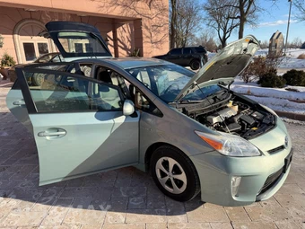 2013 Toyota Prius Four - miniatura 16