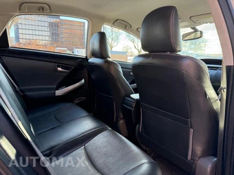 2013 Toyota Prius Four - miniatura 26