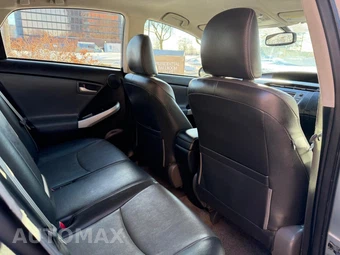 2013 Toyota Prius Four - miniatura 27