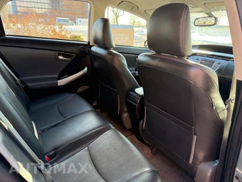 2013 Toyota Prius Four - miniatura 28