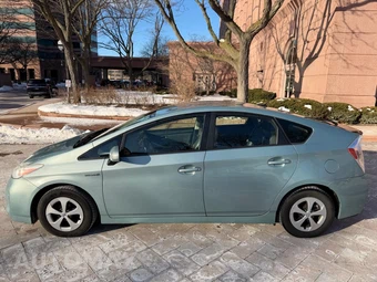 2013 Toyota Prius Four - miniatura 3