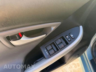 2013 Toyota Prius Four - miniatura 39