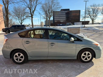 2013 Toyota Prius Four - miniatura 4