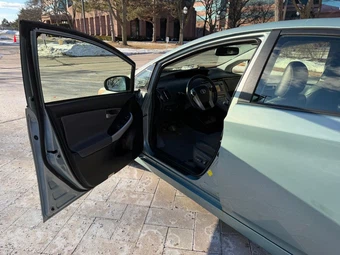 2013 Toyota Prius Four - miniatura 40