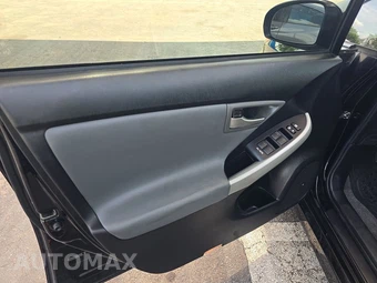 2013 Toyota Prius Four – miniatura 9