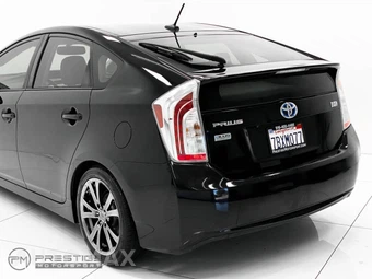 2013 Toyota Prius Four - miniatura 10
