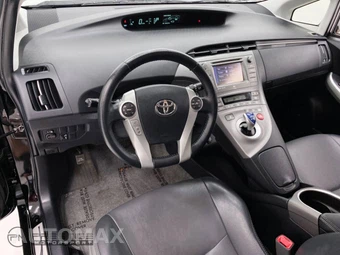 2013 Toyota Prius Four - miniatura 18