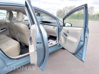 2013 Toyota Prius Four - miniatura 14
