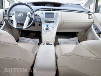 2013 Toyota Prius Four - miniatura 16