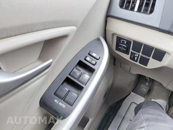 2013 Toyota Prius Four - miniatura 17