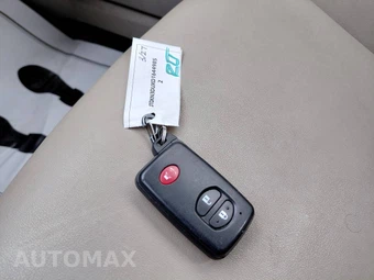 2013 Toyota Prius Four - miniatura 18