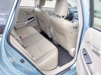 2013 Toyota Prius Four - miniatura 7