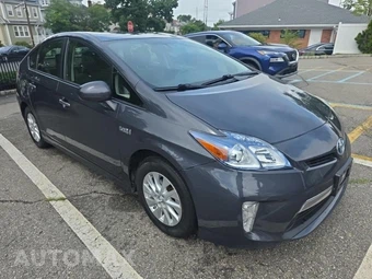 2013 Toyota Prius Plug-In Hybrid - miniatura 3
