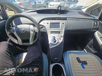 2013 Toyota Prius Plug-In Hybrid - miniatura 10