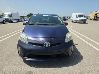 2013 Toyota Prius Three – miniatura 2