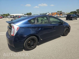 2013 Toyota Prius Three – miniatura 4
