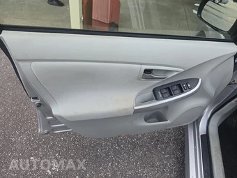 2013 Toyota Prius Three - miniatura 9