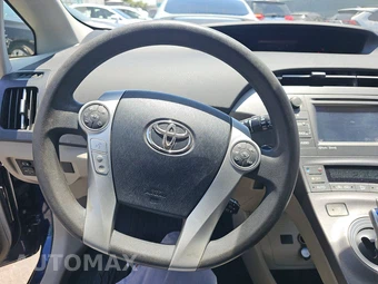2013 Toyota Prius Three – miniatura 10