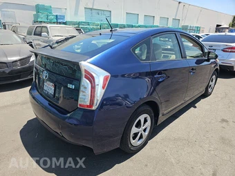2013 Toyota Prius Three – miniatura 4