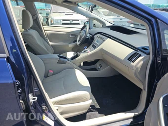 2013 Toyota Prius Three – miniatura 8
