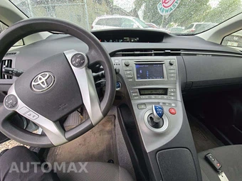 2013 Toyota Prius Two – miniatura 10