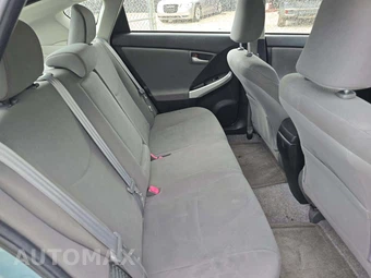 2013 Toyota Prius Two – miniatura 16