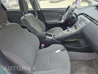 2013 Toyota Prius Two – miniatura 18
