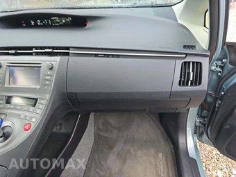 2013 Toyota Prius Two – miniatura 19