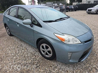 2013 Toyota Prius Two – miniatura 4