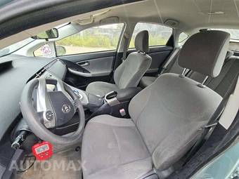 2013 Toyota Prius Two – miniatura 6