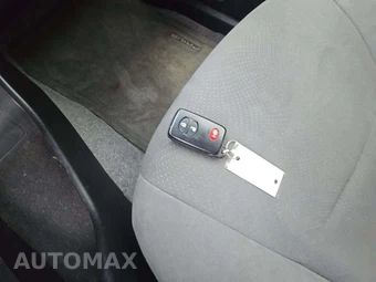2013 Toyota Prius Two – miniatura 8