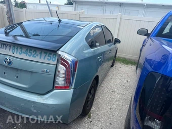 2013 Toyota Prius Two – miniatura 3