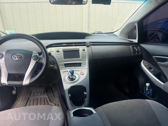 2013 Toyota Prius Two – miniatura 7