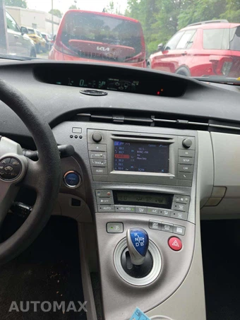 2013 Toyota Prius Two – miniatura 10