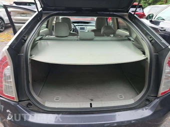 2013 Toyota Prius Two – miniatura 14