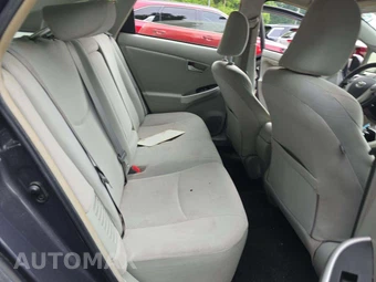 2013 Toyota Prius Two – miniatura 16