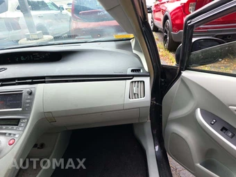 2013 Toyota Prius Two – miniatura 19