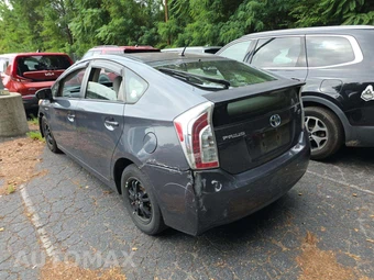 2013 Toyota Prius Two – miniatura 2