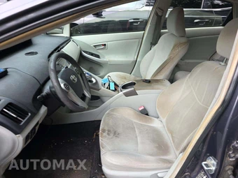 2013 Toyota Prius Two – miniatura 6