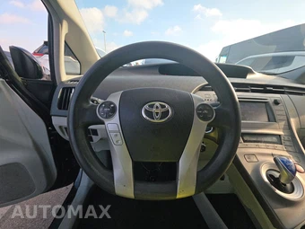 2013 Toyota Prius Two – miniatura 10