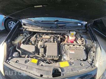 2013 Toyota Prius Two – miniatura 15