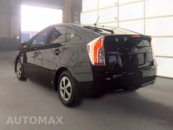 2013 Toyota Prius Two – miniatura 6