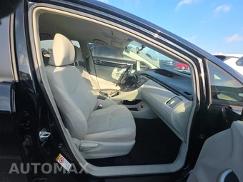 2013 Toyota Prius Two – miniatura 8