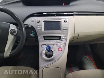 2013 Toyota Prius Two - miniatura 10