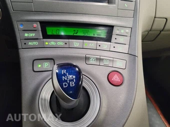 2013 Toyota Prius Two - miniatura 11