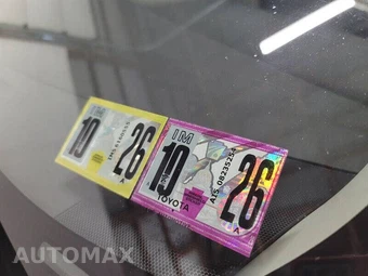 2013 Toyota Prius Two - miniatura 14